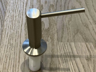 Omoikiri OM-02-BN — дозатор для моющих средств из нержавеющей стали