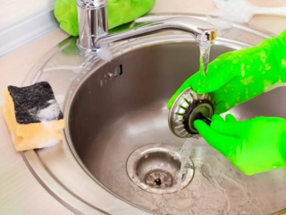 Убираем плесень с мойки из нержавеющей стали