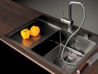 Выдвижная лейка в смесителях. Зачем нужна и как выглядит?