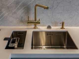 Как выбрать смеситель для кухонной мойки из нержавеющей стали