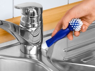 Как убрать известковый налет со смесителя?