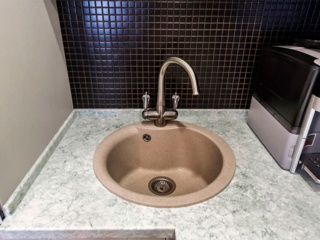 Полировка мойки из искусственного гранита