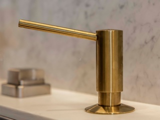 Выбираем дозатор моющих средств под смеситель и мойку "Омойкири"