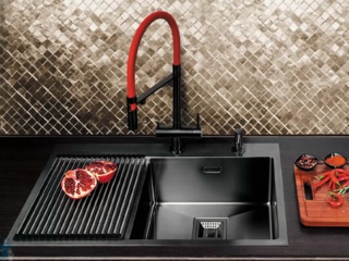 Ярко-красный смеситель Kanto-PVD-GM от Omoikiri (обзор)