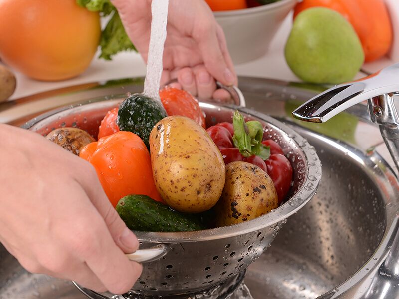 Почему обязательно нужно мыть продукты из магазина?