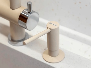 Дозаторы Omoikiri в нежном ванильном цвете