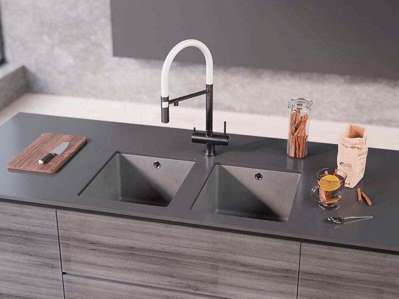 Кухонные мойки Omoikiri в сером цвете