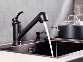 Мойки и смесители Omoikiri для интерьера в стиле лофт