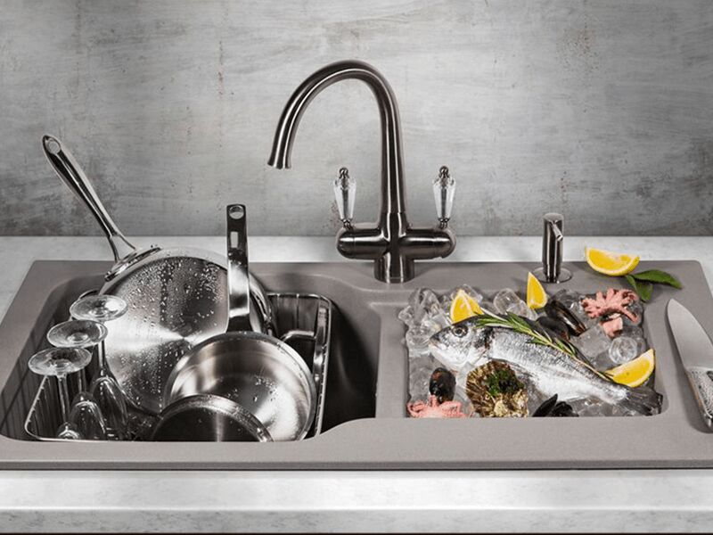 Мойки и смесители Omoikiri для интерьера в стиле лофт