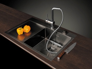 Установка сифона в мойку из нержавеющей стали