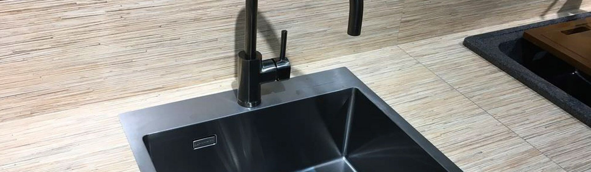 Установка сифона в мойку из нержавеющей стали