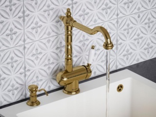 Смесители Omoikiri латунного цвета