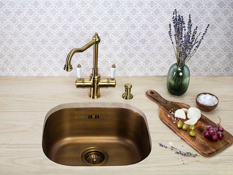 Кухонные мойки Omoikiri для интерьеров в стиле "кантри"