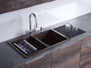 Сантехника Omoikiri для кухни в интерьере «барокко»