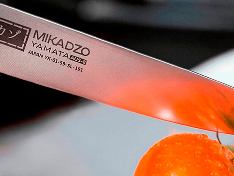 Элегантная гравировка в ножах Damascus Suminagashi