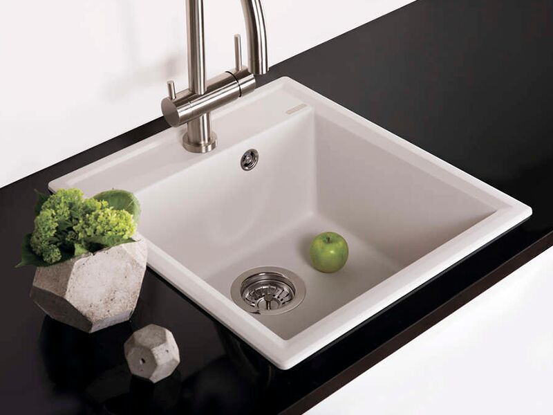 Как избавиться от неприятного запаха из кухонной мойки