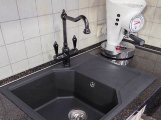 Оригинальный дизайн моек Omoikiri Yonaka