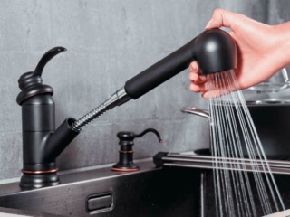 Модели смесителей Omoikiri с выдвижным изливом