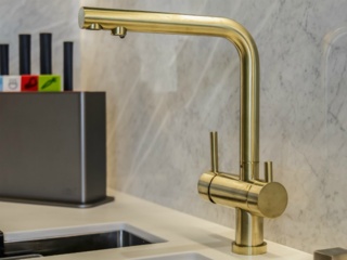 Смесители Omoikiri в стиле хай-тек – особенности дизайна