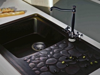 Из чего делают кухонные смесители: популярные материалыИз чего делают кухонные смесители: популярные материалы