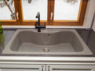 Выбор мойки из искусственного гранита – преимущества, недостатки, основные характеристики