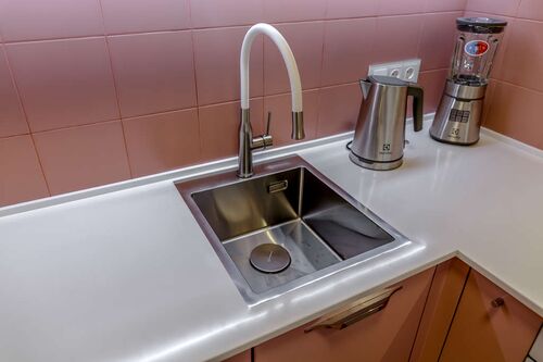 Смеситель Omoikiri Yatomi-BN-WH латунь/нерж. сталь/белый шланг, 4994250